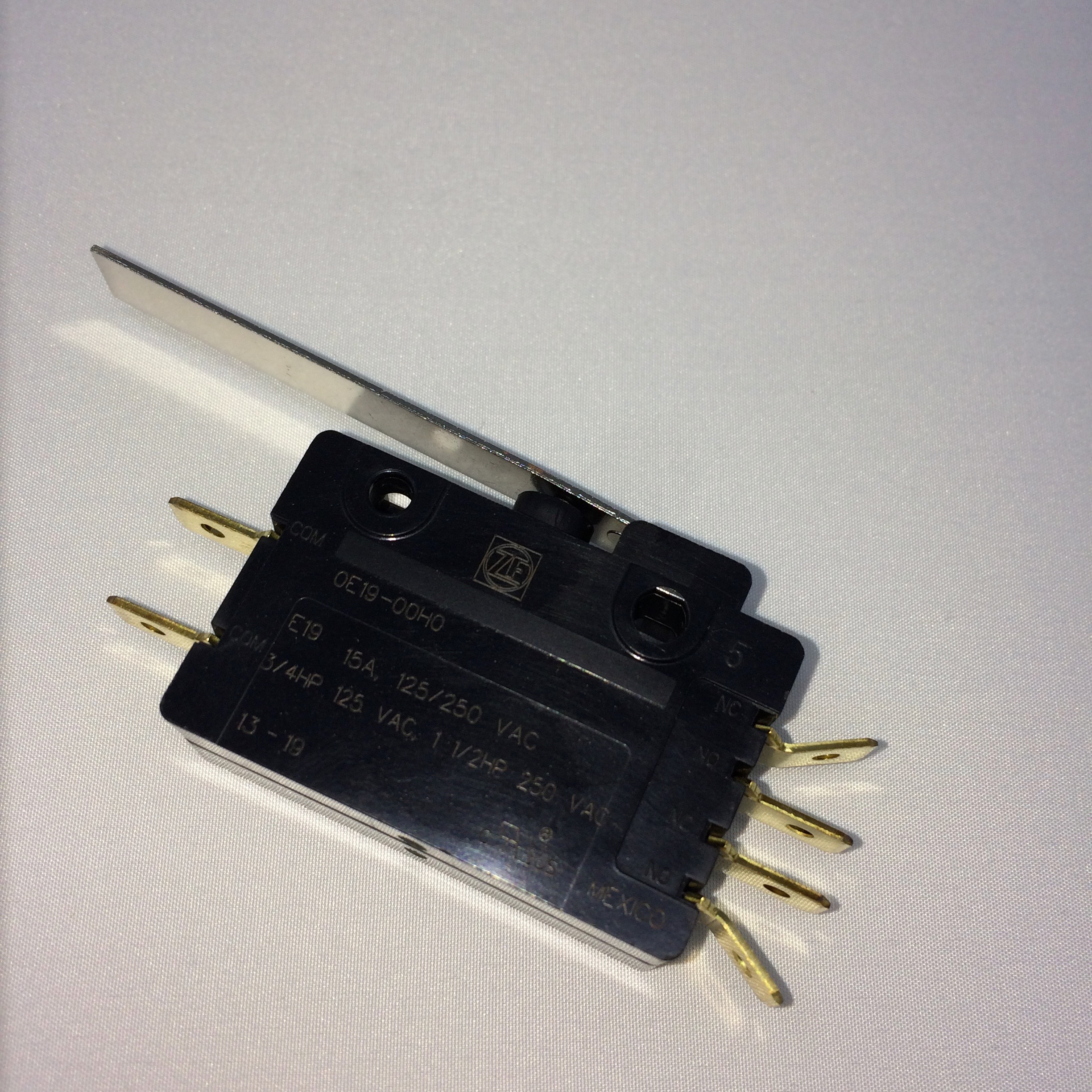 E19-00H ZF (Formerly Cherry) Snap-Action | Hawk Electronics